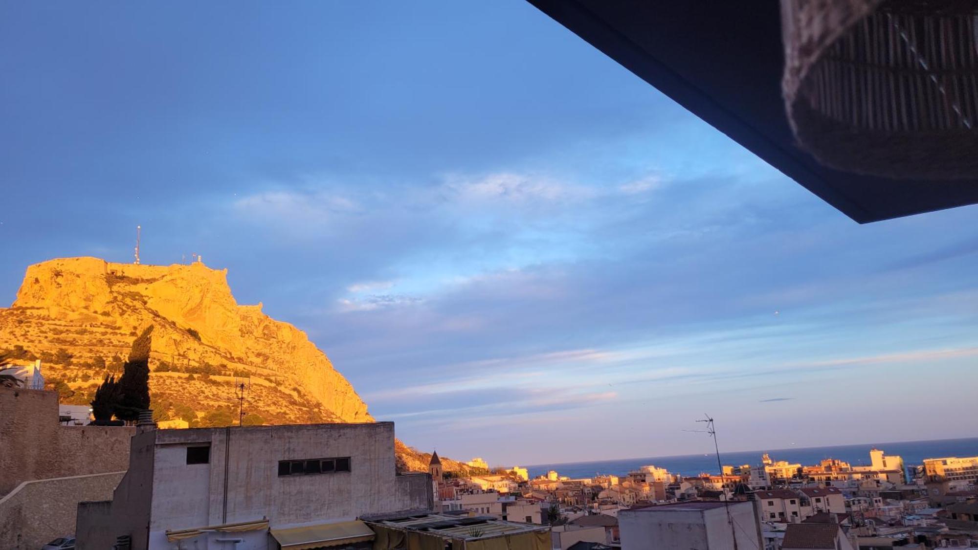 Corazon De Alicante Con Vistas Al Mar Y Al Castillo 外观 照片
